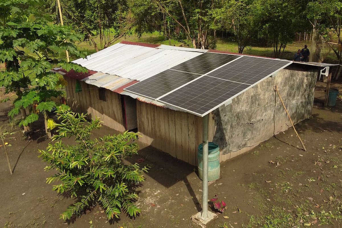 Sistemas solares domiciliarios ya suministran energía constante a 133 familias campesinas de Barrancabermeja.
Suministrada/Vanguardia
