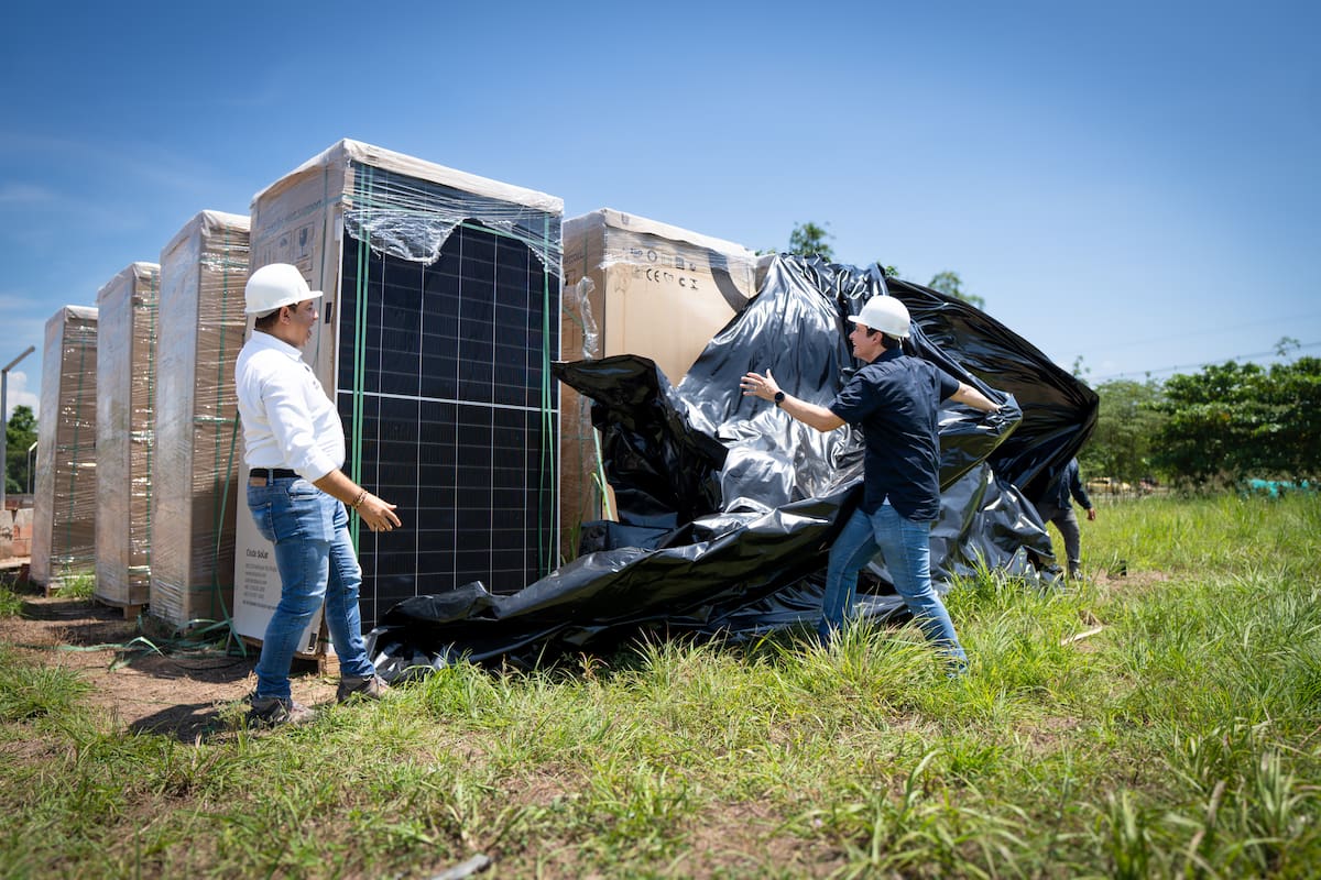 Los 1.524 paneles solares ya llegaron al predio donde se construye la granja El Tiburón, en la entrada a Barrancabermeja. La Alcaldía prevé terminar la obra antes de finalizar 2026.
Sumninistrada/Vanguardia