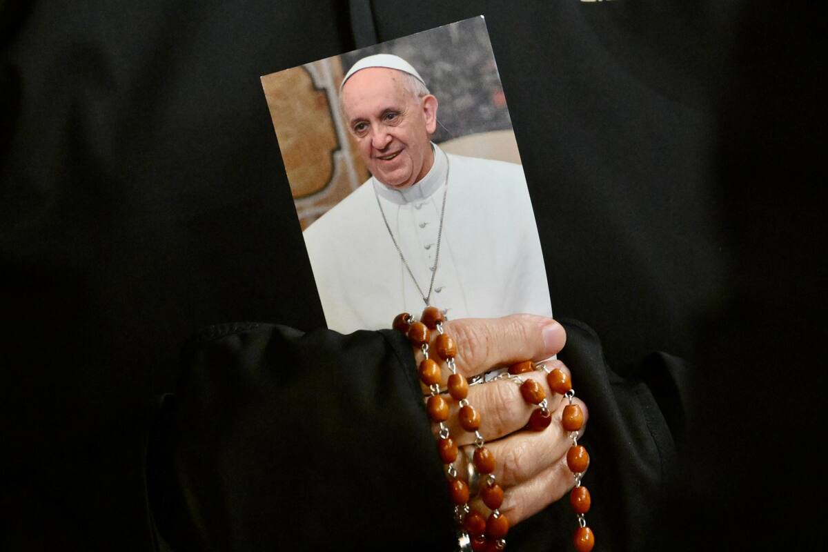 El papa Francisco, de 88 años, ha sido diagnosticado con insuficiencia respiratoria aguda, una condición que afecta su salud y que ha generado preocupación en el mundo. | Foto: Efe