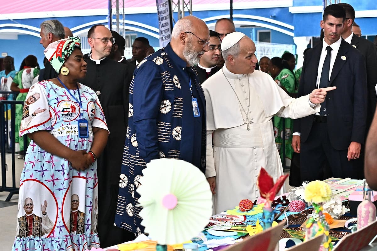 El papa León XIV a un hospital en Malabo, Guinea Ecuatorial.