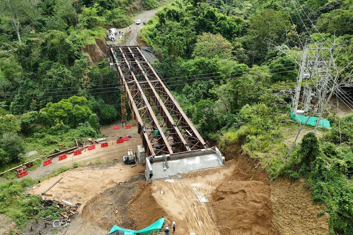 La Carpintera, el segundo puente vehicular más largo que se levanta entre Bucaramanga y Rionegro, tiene una extensión de 75 metros. (Foto: Suministrada / VANGUARDIA)