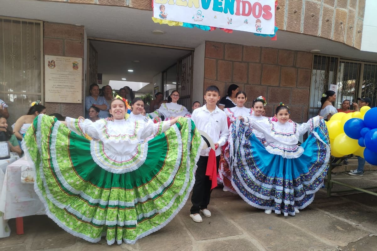 Las danzas folclóricas fueron parte escencial de la jornada.