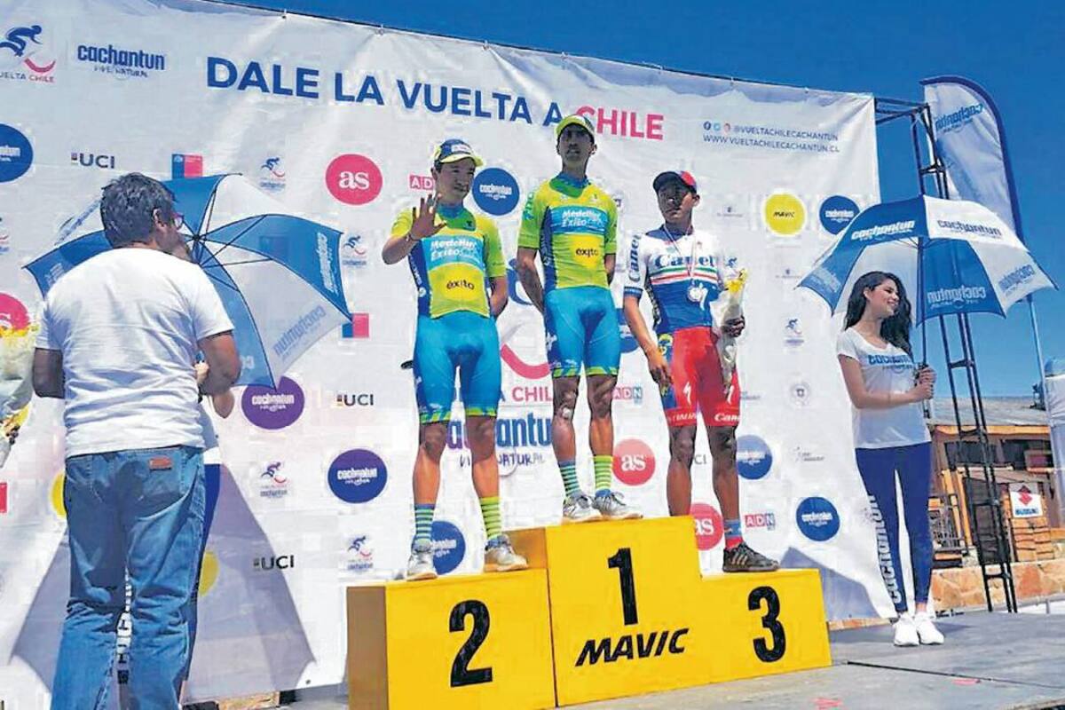 Este fue el podio final de la edición 32 de la Vuelta a Chile, competencia que volvió a disputarse luego de cinco años de no realizarse. Los colombianos César Nicolás Paredes y Cristhian Montoya hicieron el 1-2. Les siguió el mexicano Efrén Santos. (Foto: Tomada del facebook del Medellin-Inder-Nutresa / VANGUARDIA LIBERAL)