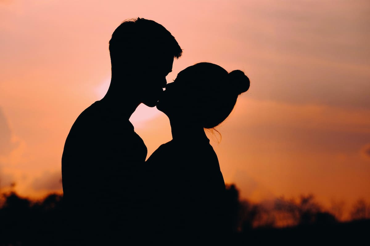 Científicos usan ecuaciones para identificar relaciones de pareja con futuro.