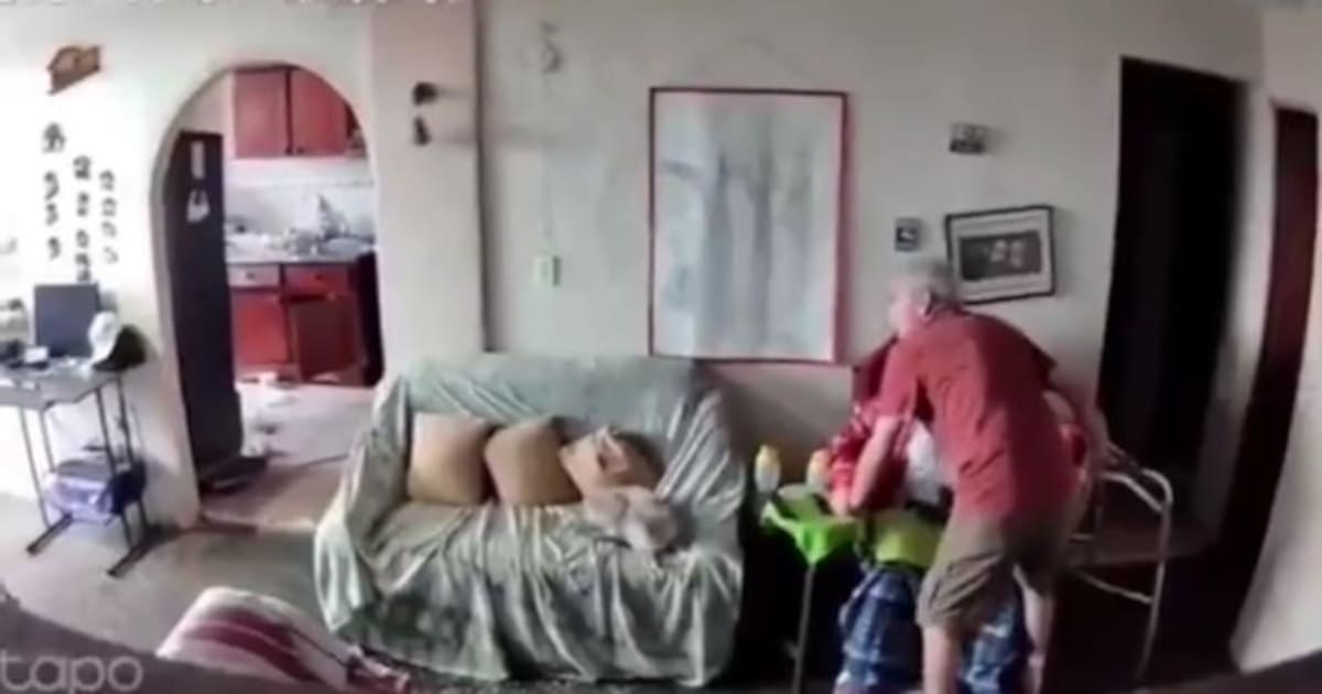 El video que hace llorar a internet: La reacción de este abuelo para salvar a su esposa discapacitada durante el terremoto en Venezuela te devolverá la fe en el amor.