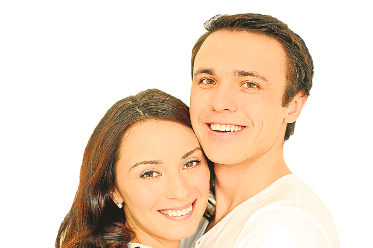 Sea cariñoso físicamente. Las palabras son lindas, pero un abrazo dice mucho más. Incluso si ambos están trabajando desde casa y se ven todo el tiempo vale la pena que se besen, se abracen, se sientan el uno al otro sin tener que llegar al sexo, solo porque sí. Foto: Freepik/VANGUARDIA