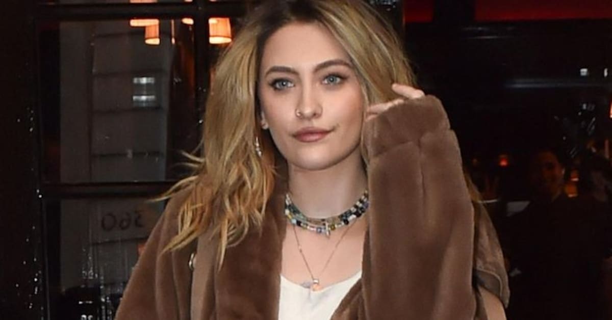 Paris Jackson reveló detalles inéditos del día en que finalmente conoció a Debbie Rowe, su madre biológica.