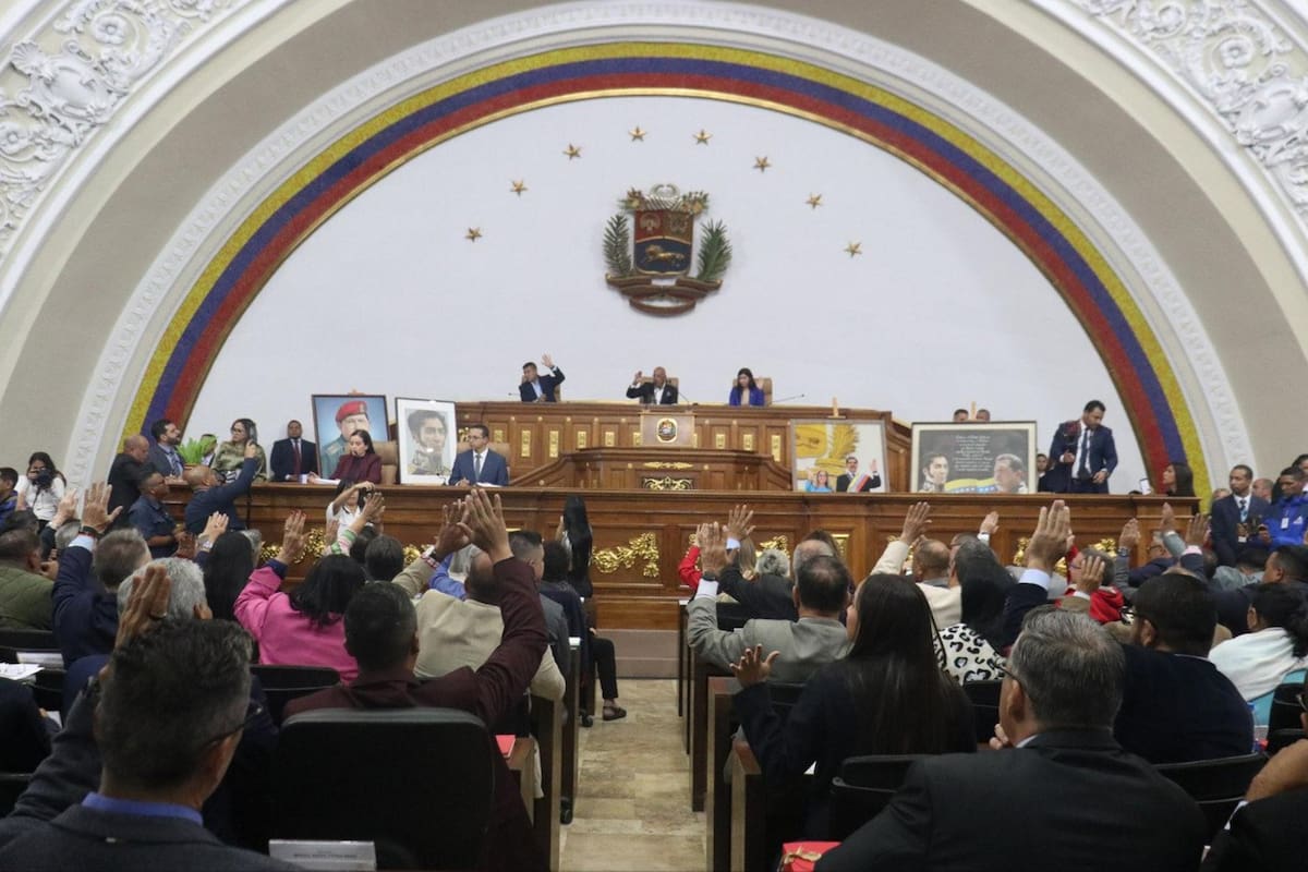 Captura de video de una transmisión del canal estatal Venezolana de Televisión (VTV) del presidente de la Asamblea Nacional Jorge Rodríguez durante la aprobación de la ley de amnistía este jueves, en Caracas (Venezuela). EFE/ VTV