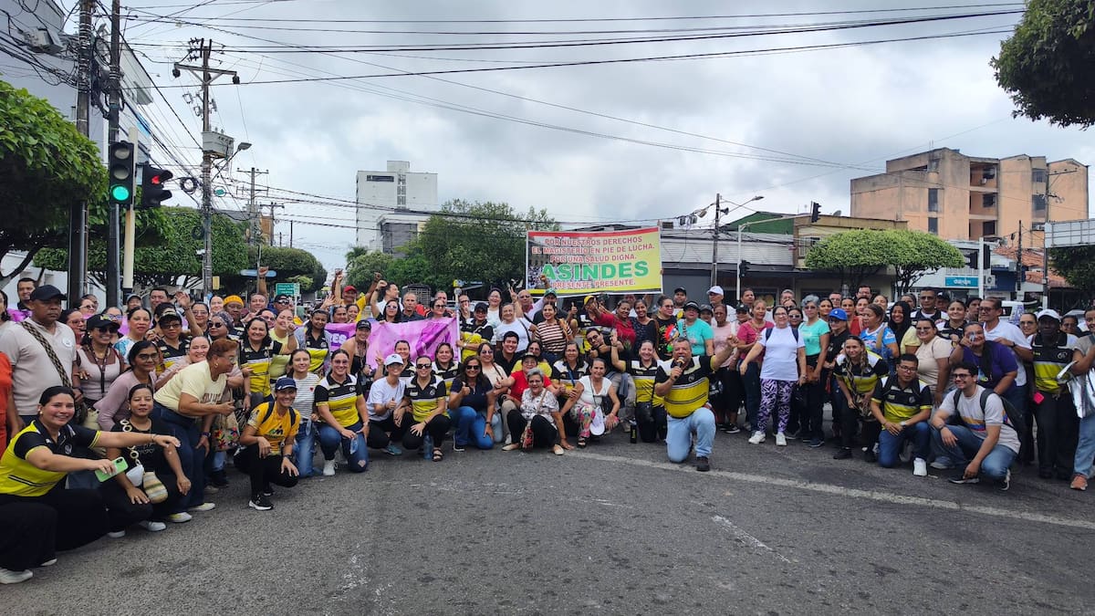 Docentes de Barrancabermeja marcharon por las calles del distrito para exigir mejoras en la atención en salud del magisterio.
Suministrada/Vanguardia