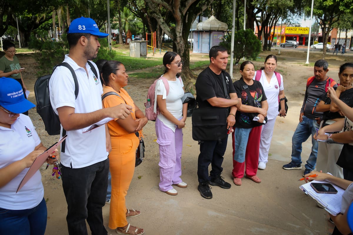 Emprendedores y vendedores informales comercializan flores, artesanías y detalles personalizados en el Parque A la Vida, en medio de la celebración del Día de las Madres.
Suministrada/Vanguardia
