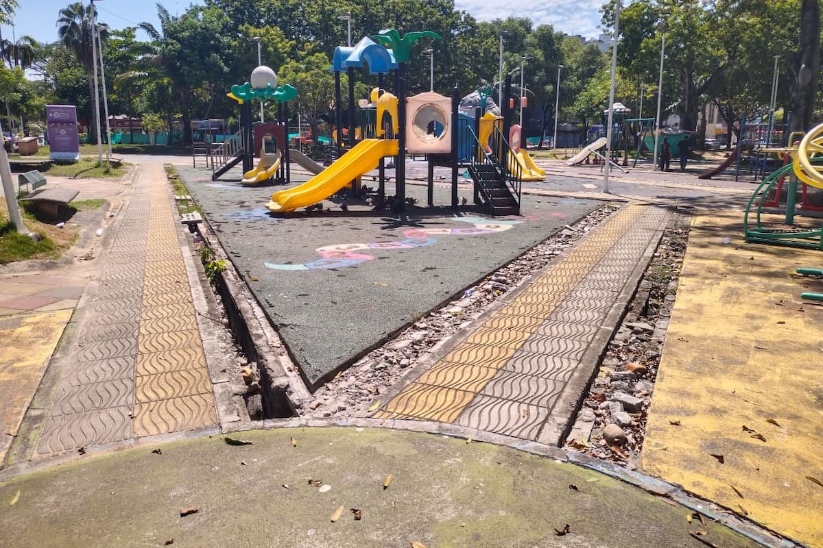 Una adulta mayor sufrió una fractura luego de caer sobre una zona donde una losa se encontraba levantada. El hecho ocurrió en el Parque de la Vida de Barrancabermeja.
Lesly Cifuentes/Vanguardia