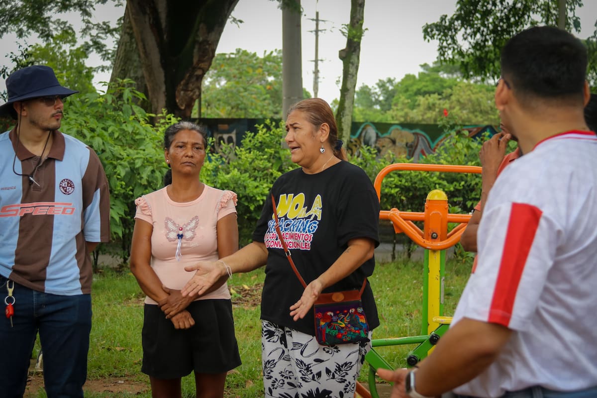Funcionarios de las secretarías de espacio público e infraestructura socializaron con la comunidad el proyecto con el que se pretende remodelar el parque Las Memorias.
Suministrada/Vanguardia