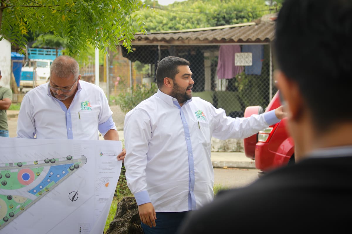 Funcionarios de las secretarías de espacio público e infraestructura socializaron con la comunidad el proyecto con el que se pretende remodelar el parque Las Memorias.
Suministrada/Vanguardia