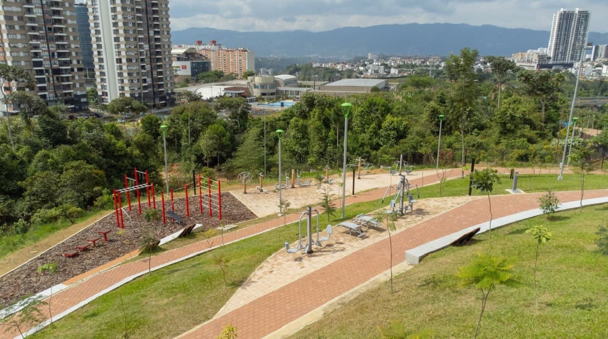 Este es uno de los bellos parques de la Comuna 16, más conocida como Lagos del Cacique.