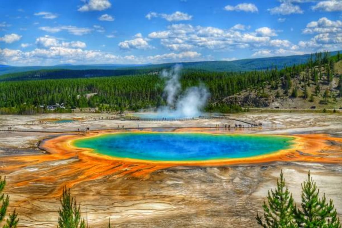Dos turistas ignoraron las restricciones en Parque Nacional de Yellowstone.