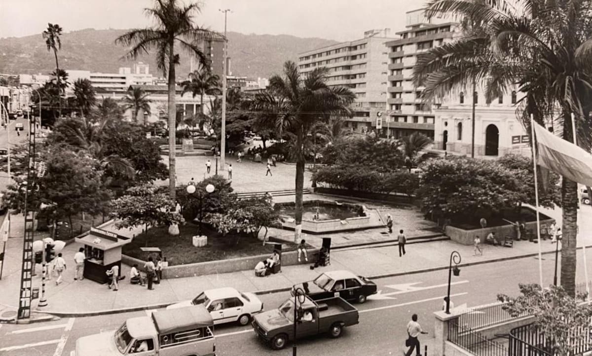 En el Centro, rodeadas de palmeras y otros árboles existía la fuente de agua. En este registro, ya se veía seca. (Archivo/VANGUARDIA)