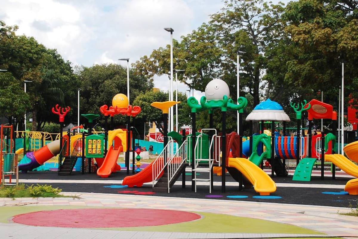 La zona de juegos, que representa el 40% del área total del Parque a la Vida, está siendo remodelada por una firma contratista al servicio de la Alcaldía. (Foto: Edgar Pernett/VANGUARDIA LIBERAL)