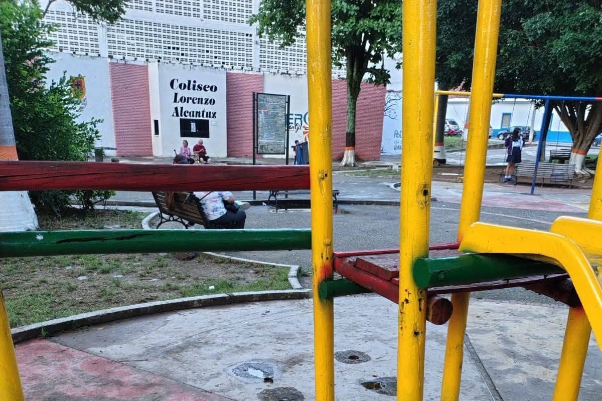 Así lucía la infraestructura del viejo resbaladero del parque de Los Niños que fue retirado por las autoridades municipales.