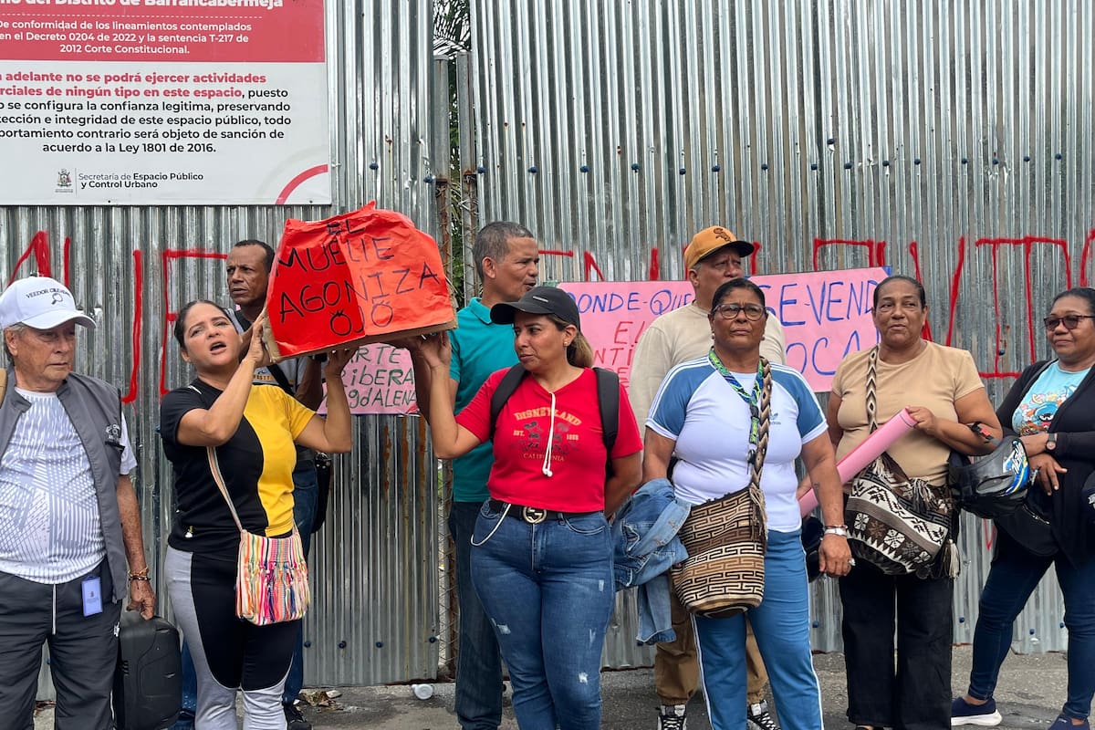 Cocineras tradicionales y habitantes del sector se concentraron en el muelle de Barrancabermeja para reclamar la culminación de las obras de protección del río Magdalena.
Suministrada/Vanguardia