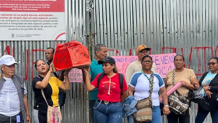 “Nos dejaron sin río”: cocineras reclaman por abandono del muelle de Barrancabermeja