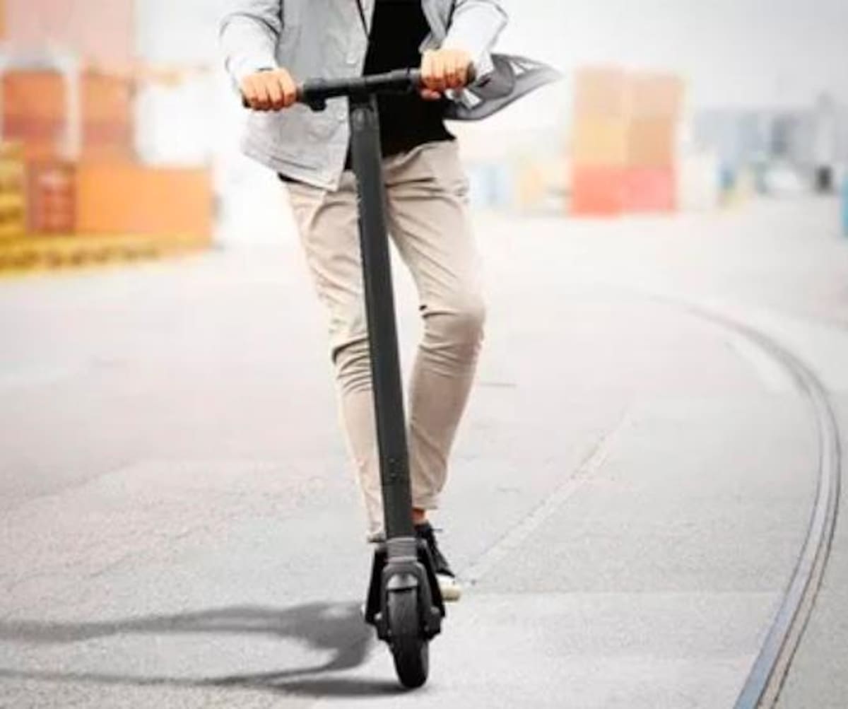 Una patineta eléctrica, en promedio, puede costar $2 millones 500 mil. Algunas alcanzan hasta una velocidad de 25 kilómetros por hora y con una carga recorren hasta 25 kilómetros de distancia. (Imagen: Tomada de la Web / VANGUARDIA
