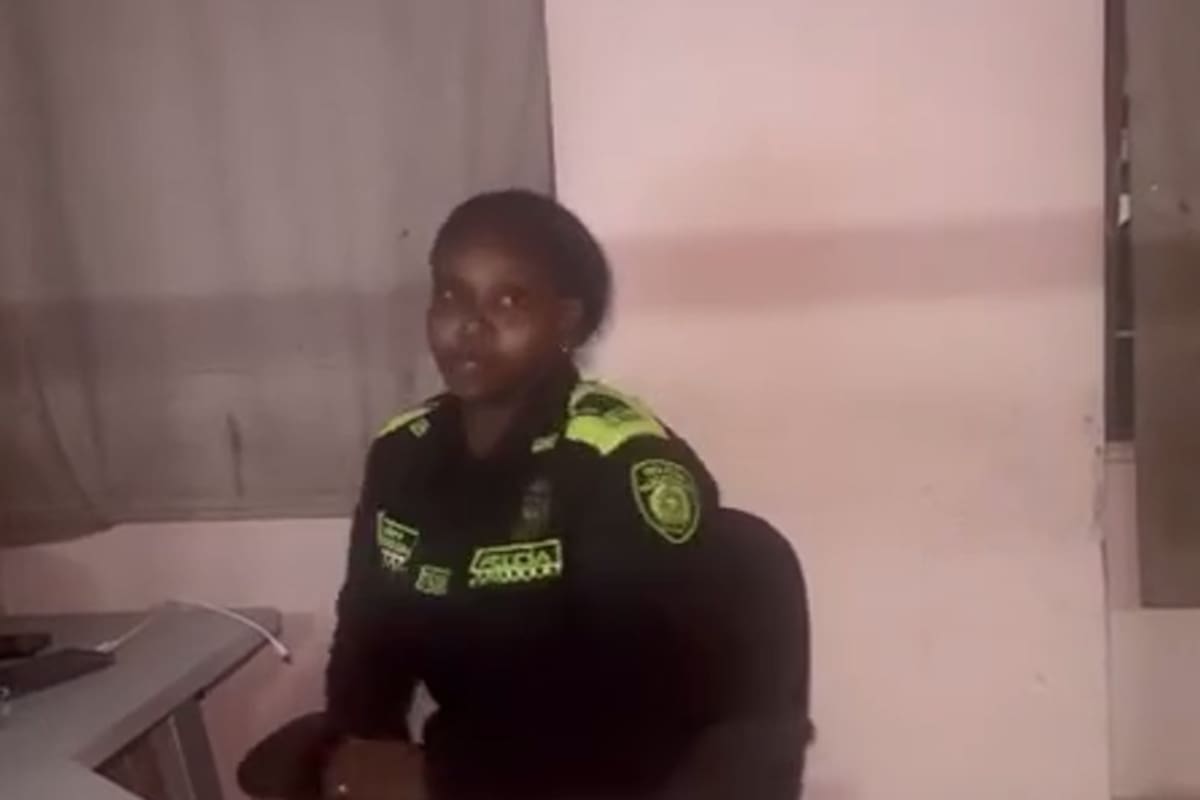 Winy Saray Córdoba Murillo, patrullera de la Policía.
Foto: captura de video.