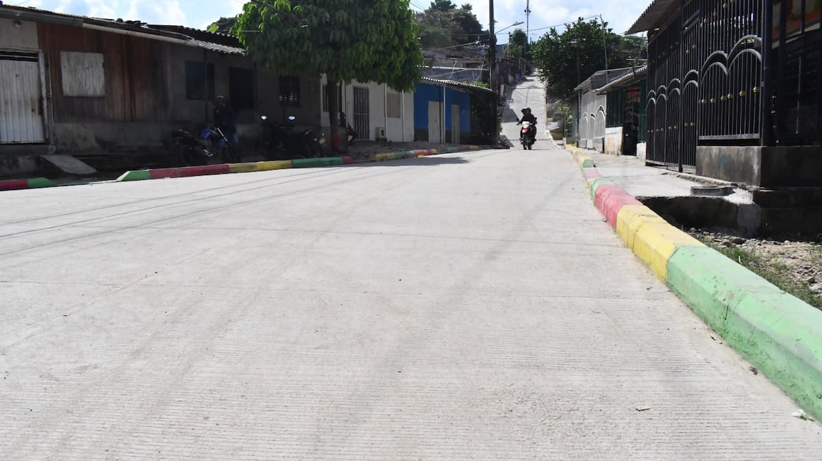 Las obras de pavimentación urbana avanzan en diferentes sectores de Barrancabermeja. Actualmente, los trabajos se concentran en barrios como María Eugenia y El Campín.
Suministrada/Vanguardia