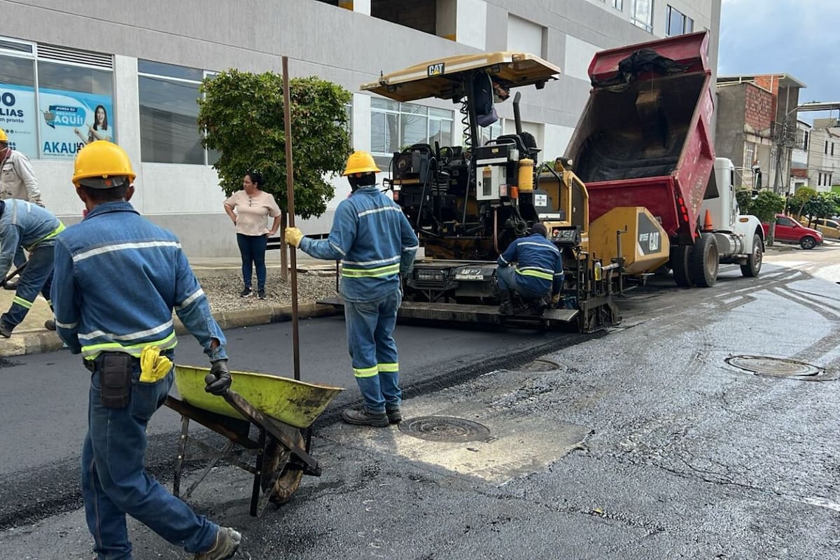 Pavimentación en los alrededores de la UIS.