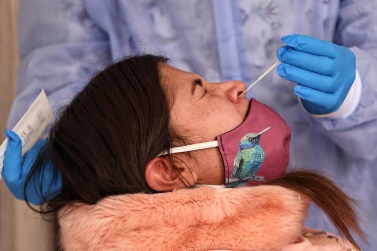Pese a que se han registrado casos de reinfección en Colombia en los últimos meses, estos son escasos aún en comparación al registro general de contagios. Es decir, hasta ahora la probabilidad de una reinfección parece baja.