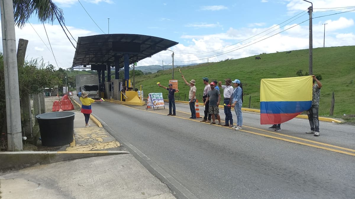 Levantaron la talanquera del peaje de Oiba, Santander | Foto Suministrada / VANGUARDIA