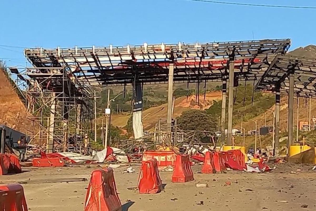 Peaje Mondomo, entre Popayán y Santander de Quilichao, destruido por un ataque terrorista. Foto: Colprensa