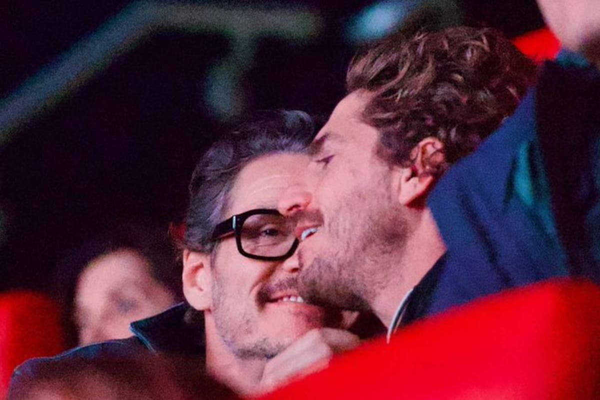 El actor chileno Pedro Pascal y el director creativo de la marca de lujo Faena, Rafa Olarra, que también es un triatleta, disfrutaron de un paseo por el gélido Nueva York y luego acudieron al cine a ver la nueva cinta 'Wuthering Heights'.