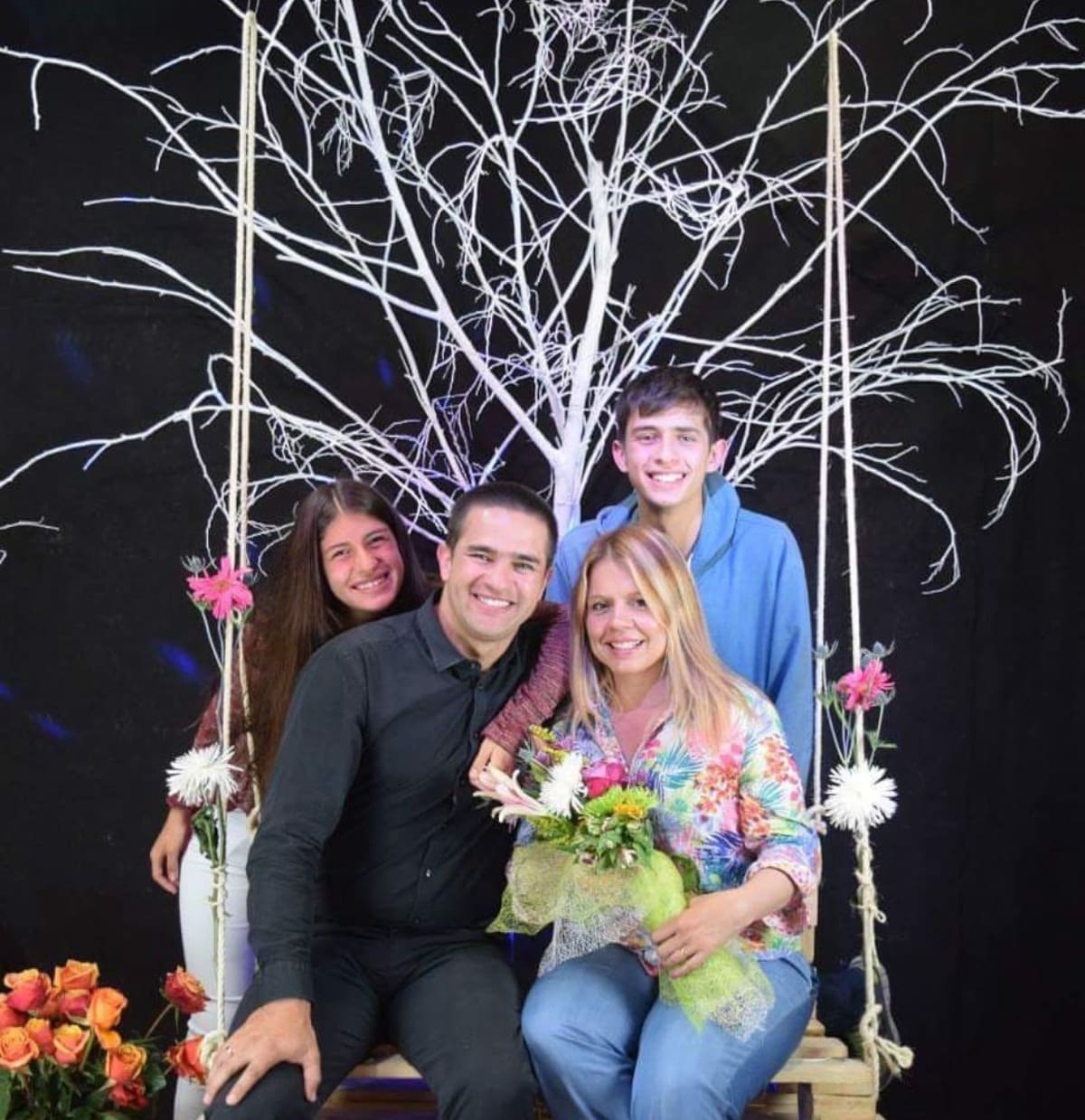 Pedro Rendón y su familia actualmente. Imagen tomada de red social: Ig: pedrorendonfc.