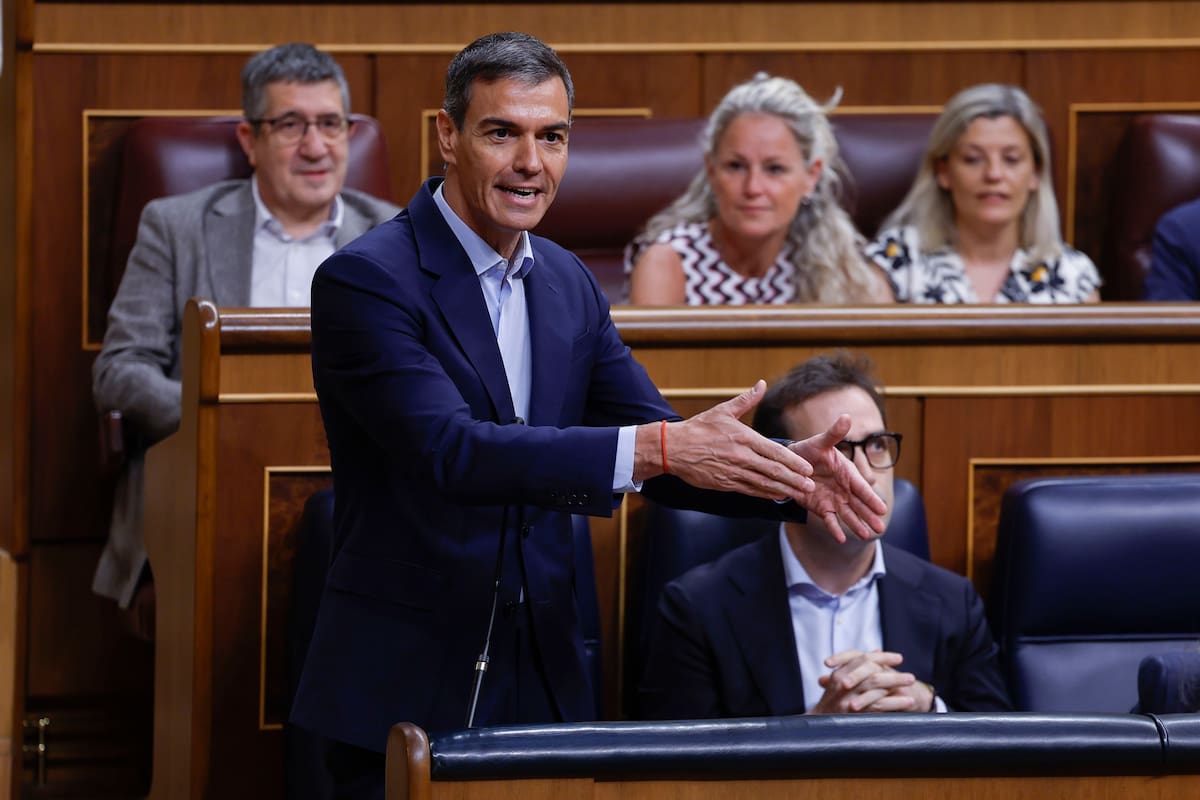 MADRID, 17/06/2026.- El presidente del Gobierno, Pedro Sánchez, durante su intervención en el pleno del Congreso, donde responde a preguntas del PP, PNV y Podemos. EFE/ Javier Lizon