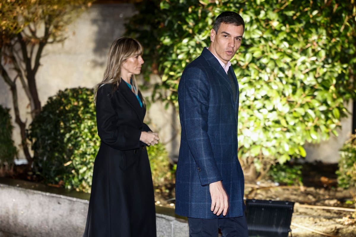 Imagen de archivo del presidente del Gobierno de España, Pedro Sánchez y su esposa, Begoña Gómez. EFE/ Sergio Pérez