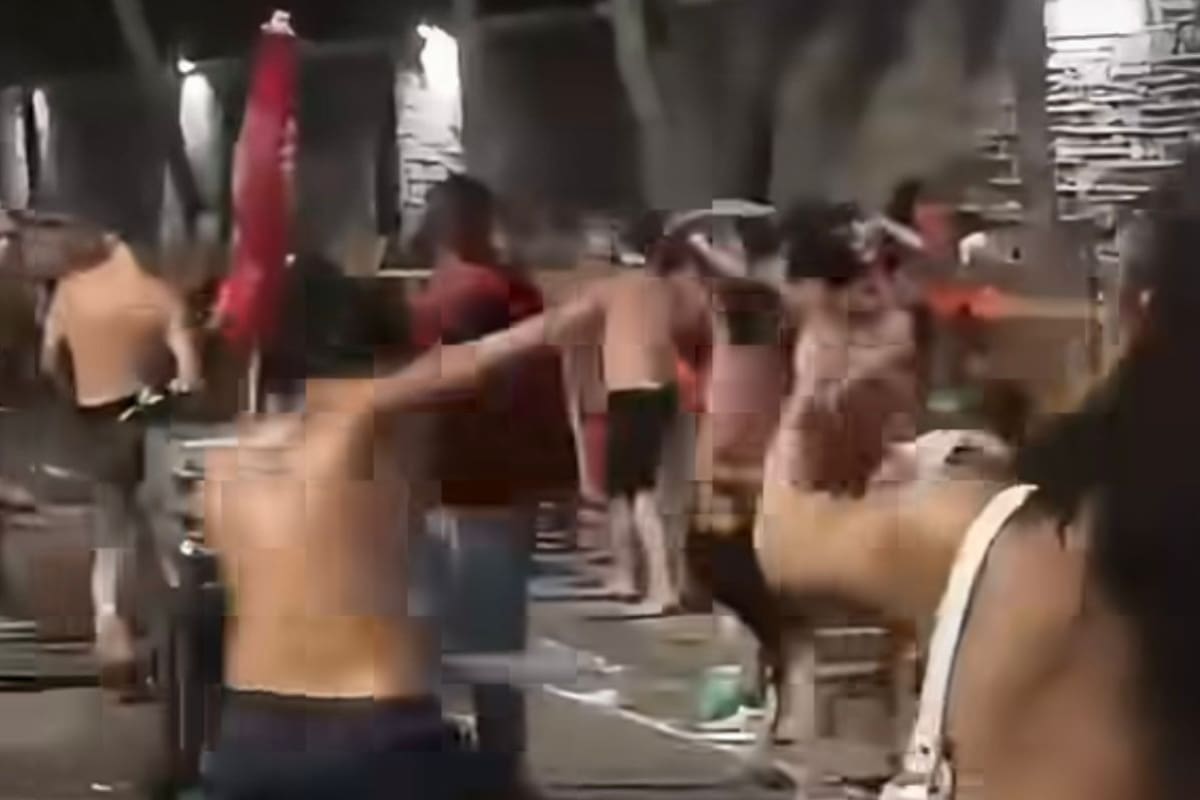 Momento en que varios asistentes se enfrentan a golpes en plena vía pública durante el Carnaval de Río de Janeiro, mientras otros intentan intervenir en medio de la multitud.
Foto tomada de : Pantallazo de video en Instagram