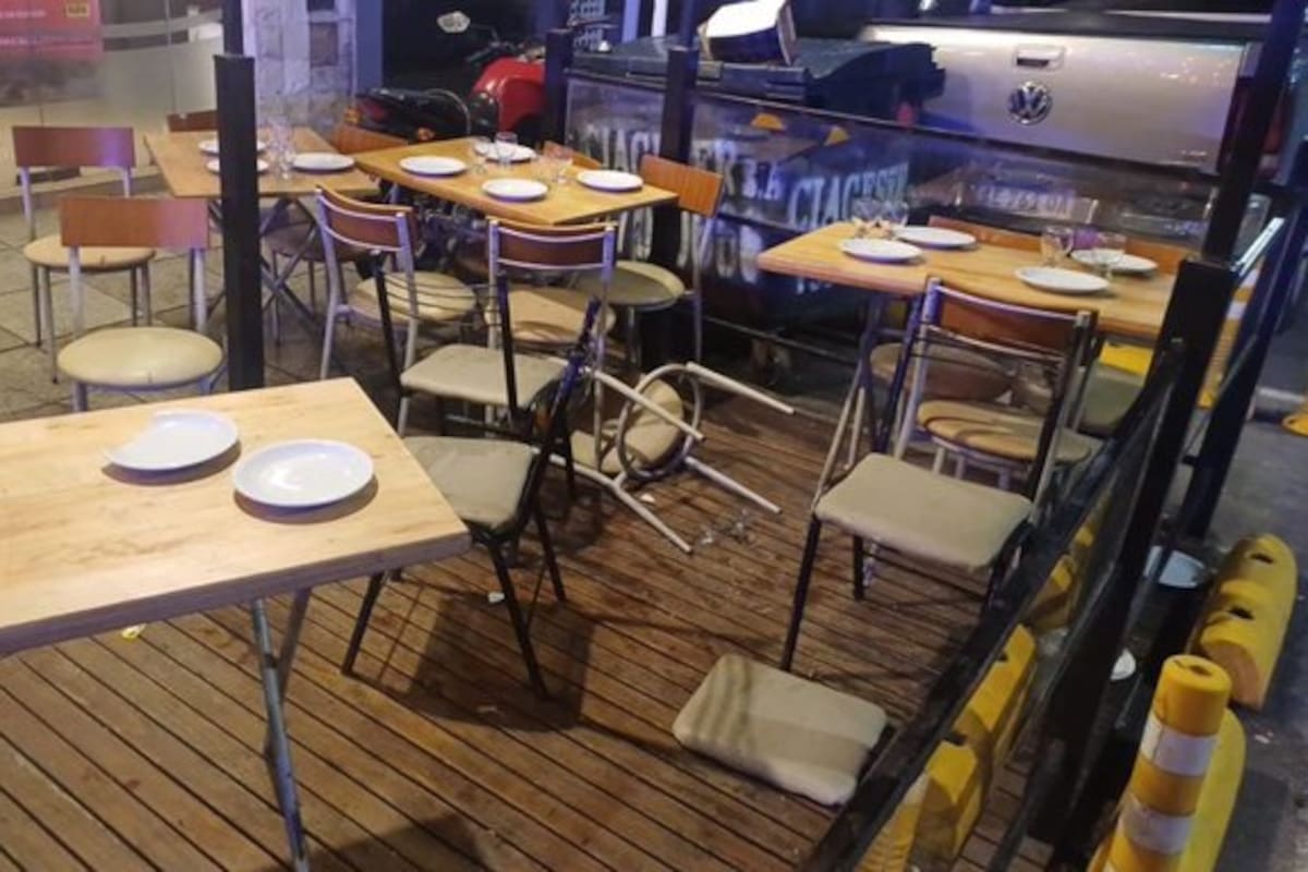 Insólito: encontró a su pareja con otro en la pizzería y casi acaba con el negocio.