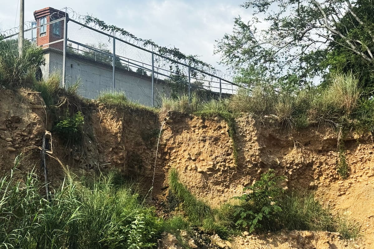 La Garita 3, la Garita 5 y la planta de tratamiento de aguas residuales aparecen entre los puntos que generan mayor preocupación dentro del establecimiento penitenciario. Aunque desde 2025 existe un contrato para realizar estudios y diseños, el INPEC reclama claridad sobre las obras definitivas y sus tiempos de ejecución.
