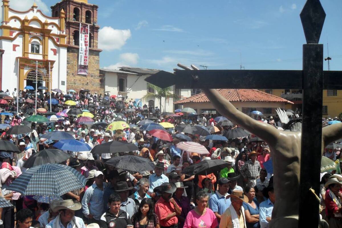 Desde diversos rincones del país se congregan feligreses para pagar promesas o pedir favores al Santo Cristo Milagroso de Guavatá. (Foto: Archivo/VANGUARDIA LIBERAL )