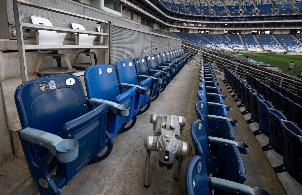 MEX4603. MONTERREY (MÉXICO), 17/02/2026.- Fotografía que muestra una unidad robótica de Perros K9-X durante un recorrido este martes, en el Estadio BBVA en Monterrey (México). Cuatro perros robots que integran la nueva División K9-X, del ayuntamiento de Guadalupe, reforzarán la seguridad a través de labores de monitoreo y atención durante los partidos del Mundial de Fútbol 2026 que se disputarán en el norteño estado mexicano de Nuevo León. EFE/ Miguel Sierra