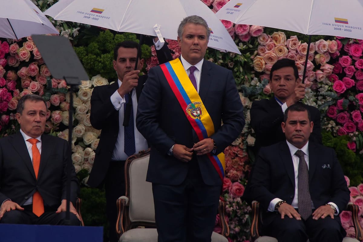 Nueve meses después de haber iniciado su mandato, el presidente Iván Duque aún no ha logrado formar una colación mayoritaria en el Congreso de la República que le permita dar celeridad a su agenda legislativa y por el contrario le han suscitado revés como el sufrido esta semana que termina cuando la Cámara de Representes negó las objeciones a la JEP.