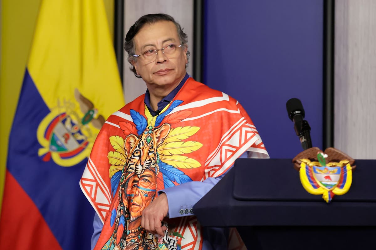 AME5798. BOGOTÁ (COLOMBIA), 03/08/2026.- El presidente de Colombia, Gustavo Petro, reacciona durante una rueda de prensa donde aseguró que su sucesor, Abelardo de la Espriella, quien asumirá el cargo el próximo viernes, fue elegido con un sistema electoral que supuestamente no garantizó la seguridad de los votos, este lunes, en Bogotá (Colombia). EFE/ Carlos Ortega