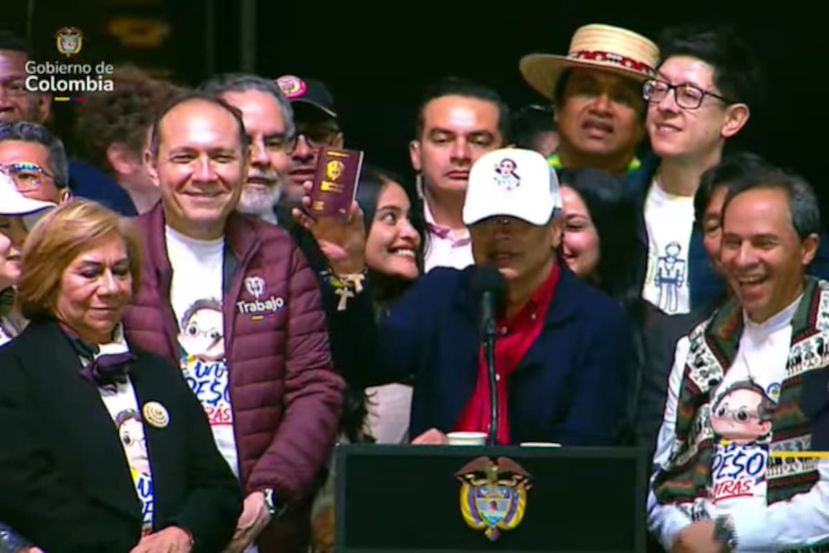 Gustavo Petro, presidente de Colombia, presentó oficialmente el nuevo pasaporte colombiano. // Foto: Captura de video.