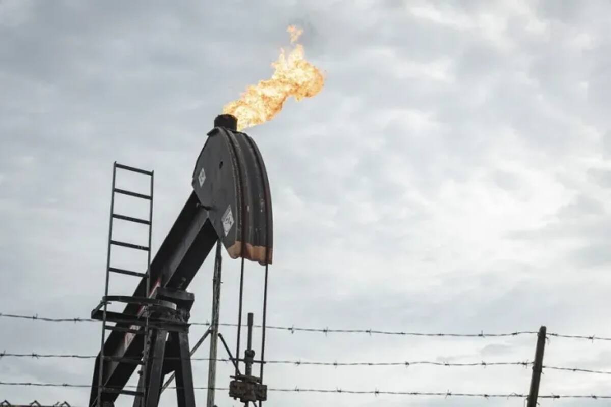 Fotografía de archivo que muestra un balancín de petróleo, en Cabimas (Venezuela). EFE/ Henry Chirinos