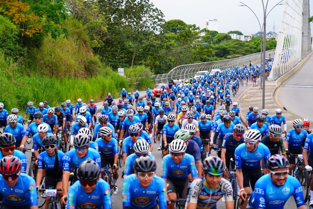 Más de 1.000 ciclistas tomaron parte del Picacho Challenge 2025, competencia que ganó Jhon Pico y que tuvo la presencia de Miguel Ángel López. Foto: Marco Valencia.