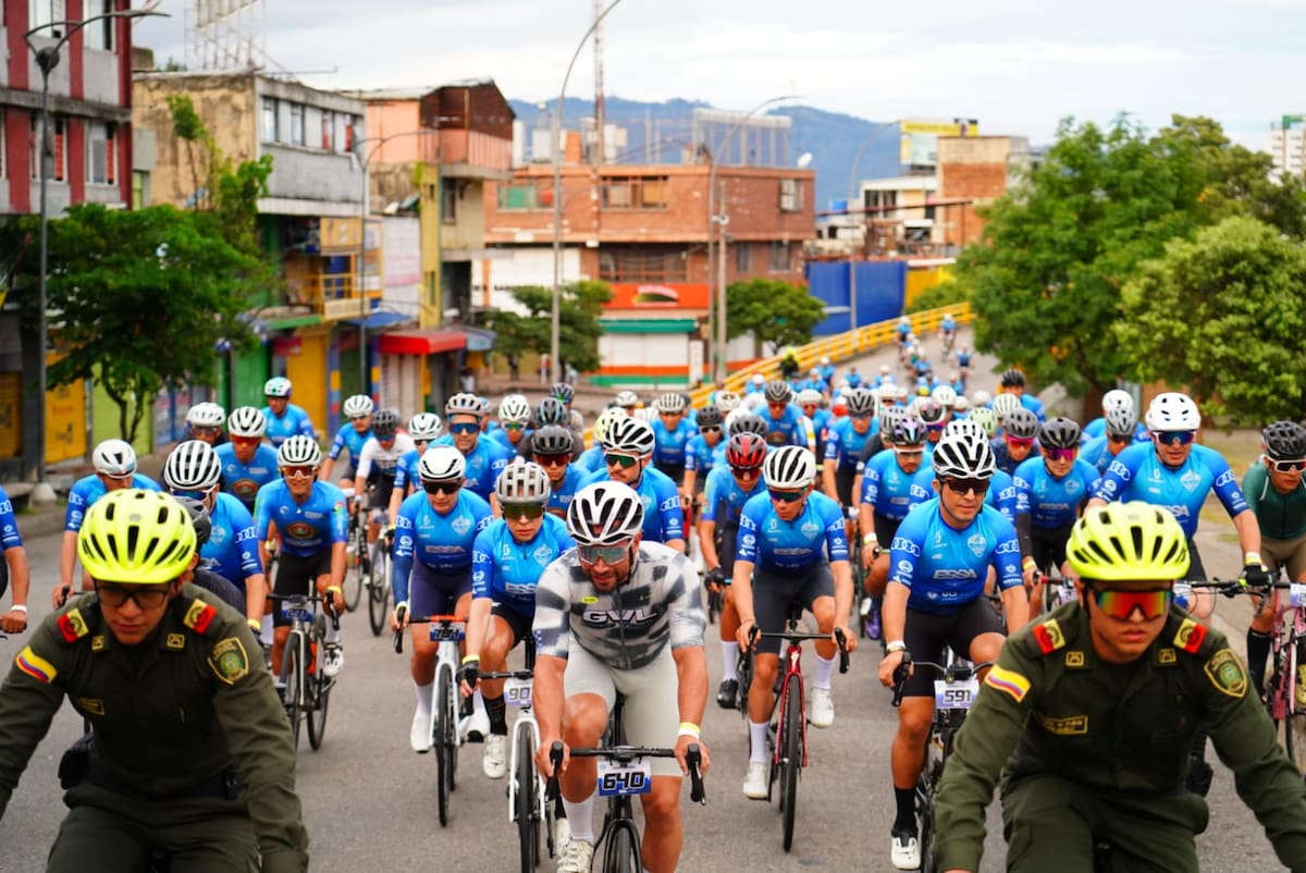Más de 1.000 ciclistas tomaron parte del Picacho Challenge 2025, competencia que ganó Jhon Pico y que tuvo la presencia de Miguel Ángel López. Foto: Marco Valencia.