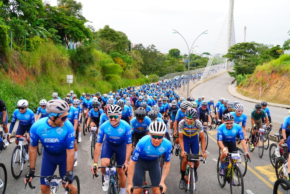 Más de 1.000 ciclistas tomaron parte del Picacho Challenge 2025, competencia que ganó Jhon Pico y que tuvo la presencia de Miguel Ángel López. Foto: Marco Valencia.