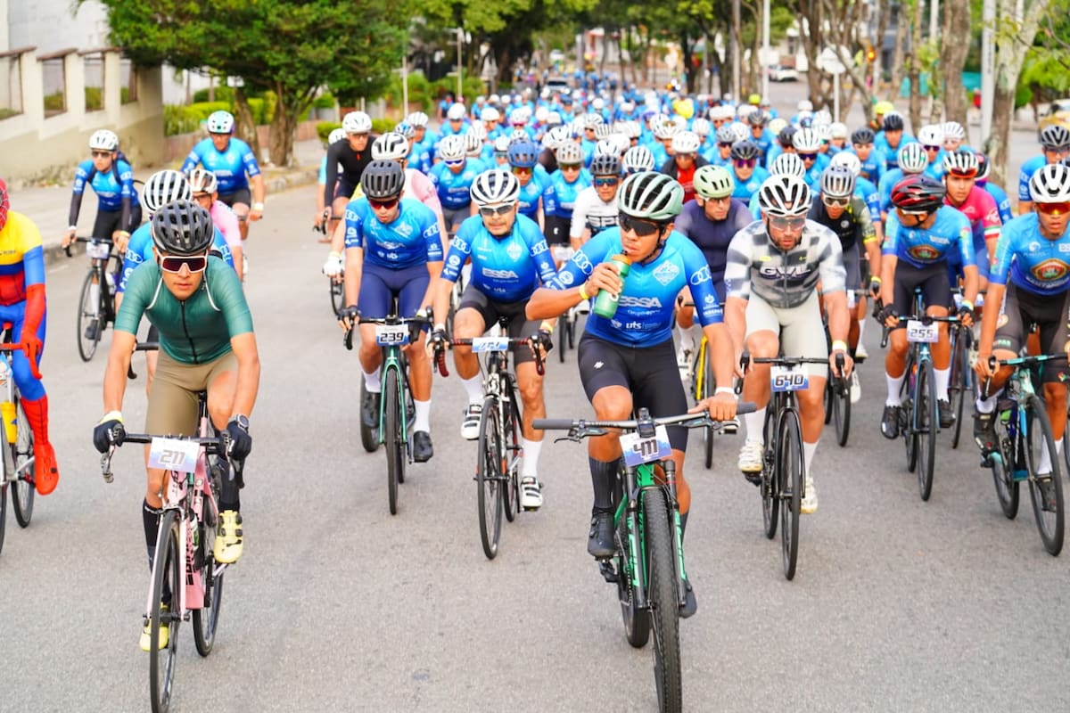 Más de 1.000 ciclistas tomaron parte del Picacho Challenge 2025, competencia que ganó Jhon Pico y que tuvo la presencia de Miguel Ángel López. Foto: Marco Valencia.