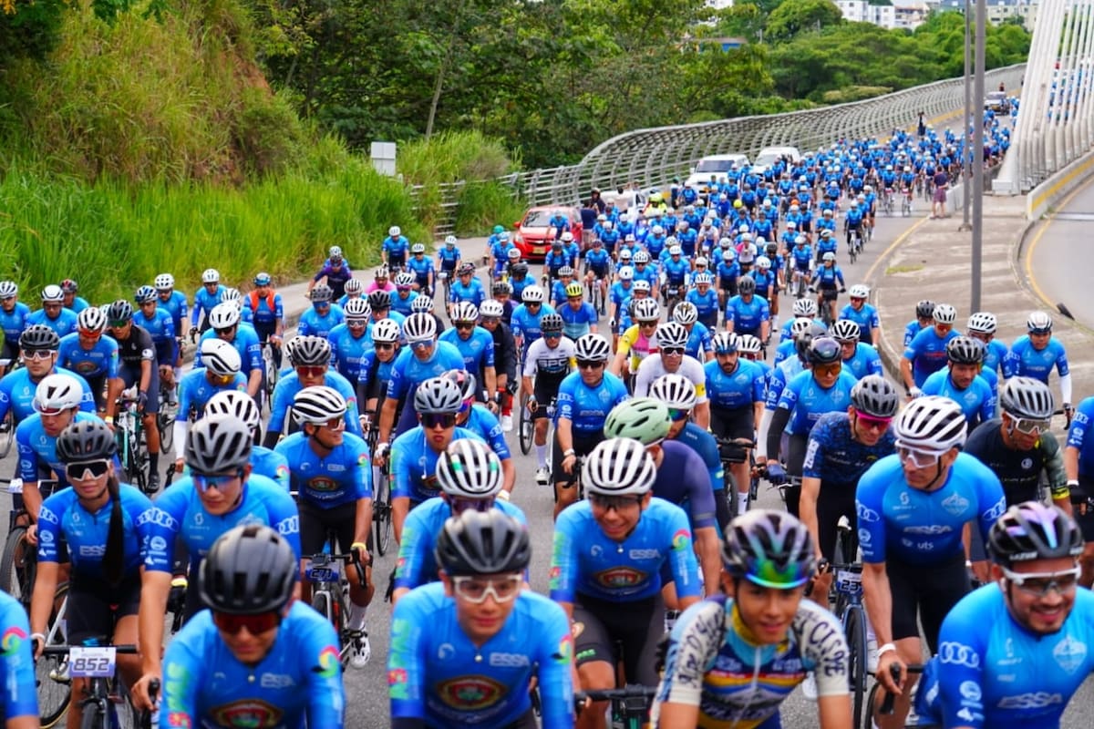 Más de 1.000 ciclistas tomaron parte del Picacho Challenge 2025, competencia que ganó Jhon Pico y que tuvo la presencia de Miguel Ángel López. Foto: Marco Valencia.