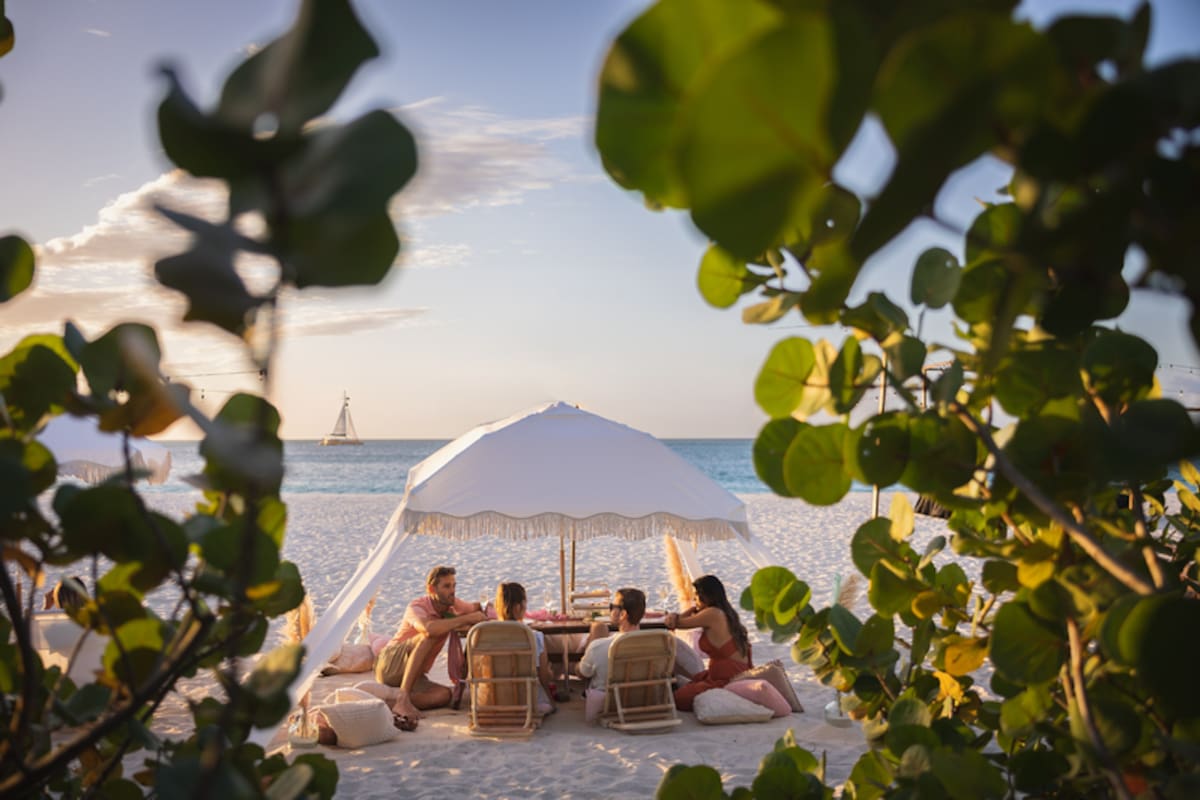 Picnic en Eagle Beach organizado por Sunset Cabanas (Foto suministrada por la Autoridad de Turismo de Aruba - A.T.A. / VANGUARDIA).